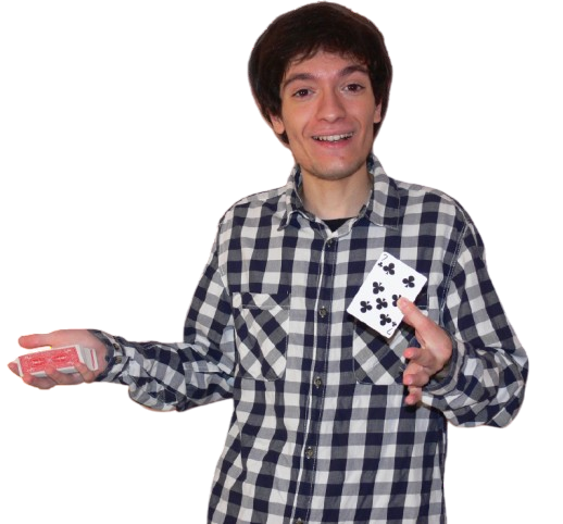 Mago en Valencia para comunión haciendo magia con cartas Ru, mago en Valencia, haciendo un juego de cartas en una comunión
